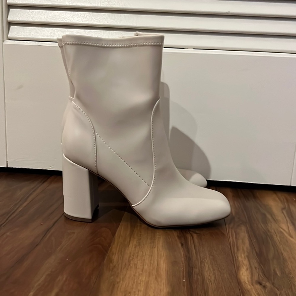 White heeled boot NWOT